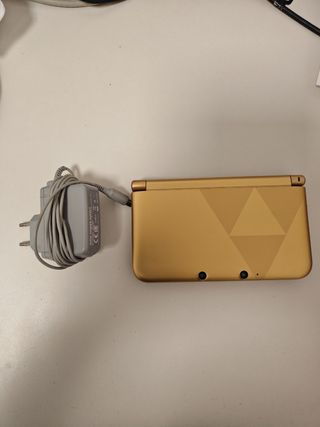 Nintendo 3DS XL Dorada Trifuerza Zelda