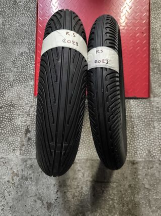 Neumáticos Pirelli Moto3 slicks de agua