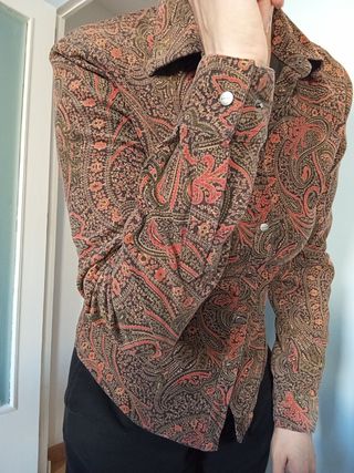 Camisa vintage mujer paisley marrón y rojo