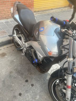 Suzuki GSR 600 