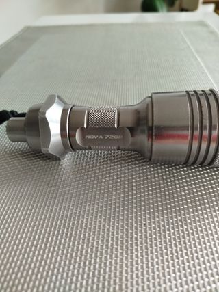 Linterna de buceo profesional