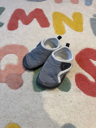 Zapatos grises para bebé talla 24/25