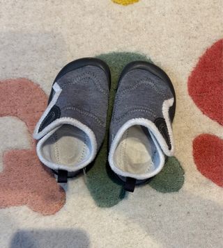 Zapatos grises para bebé talla 24/25