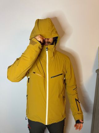 Chaqueta Nieve Salomon Ocre modelo Untracked