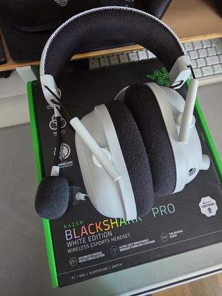 Razer BlackShark V2 Pro Auriculares Inalámbricos