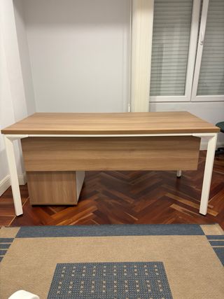 Escritorio madera y metal con cajonera móvil