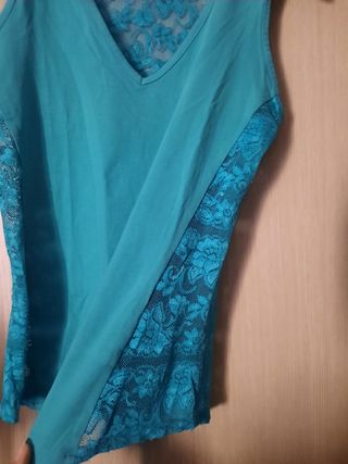 Maglietta turchese con pizzo