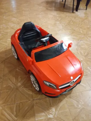 Coche eléctrico infantil Mercedes Benz