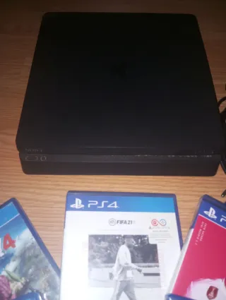 Consola PS4 + 7 Videojuegos