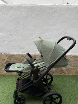 Carrito de bebé Cybex negro + silla en color verde