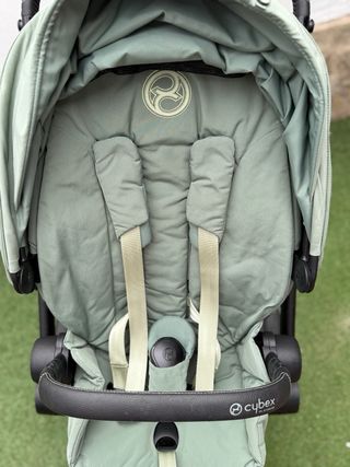 Carrito de bebé Cybex negro + silla en color verde