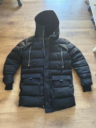 Abrigo negro Supply and Demand