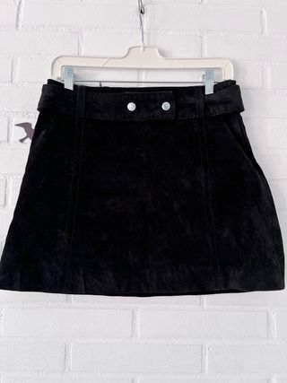 Mini falda de piel negra