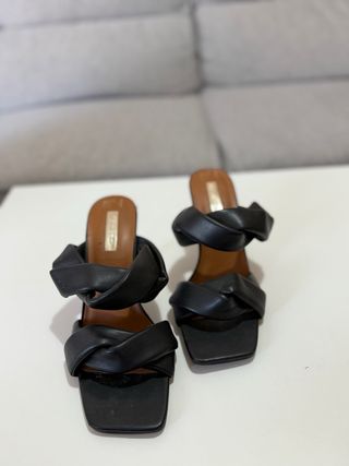 Zapatos de tacón negros