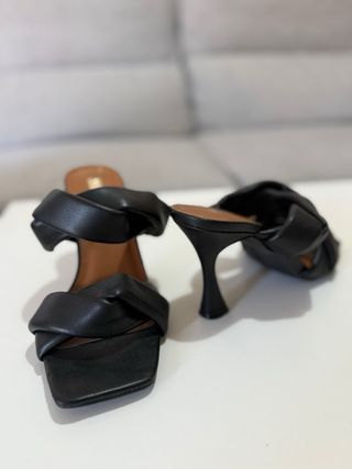Zapatos de tacón negros