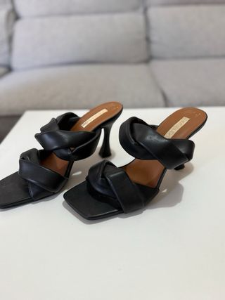 Zapatos de tacón negros