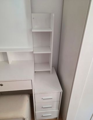 Tocador blanco con espejo y cajón