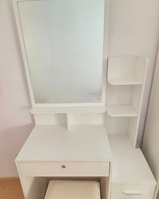 Tocador blanco con espejo y cajón