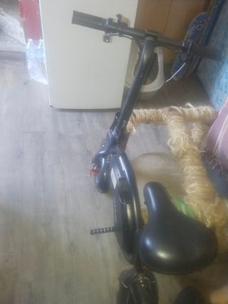 Patinete eléctrico con asiento 