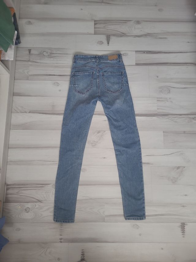 Vaqueros pitillo desgastados talla 32