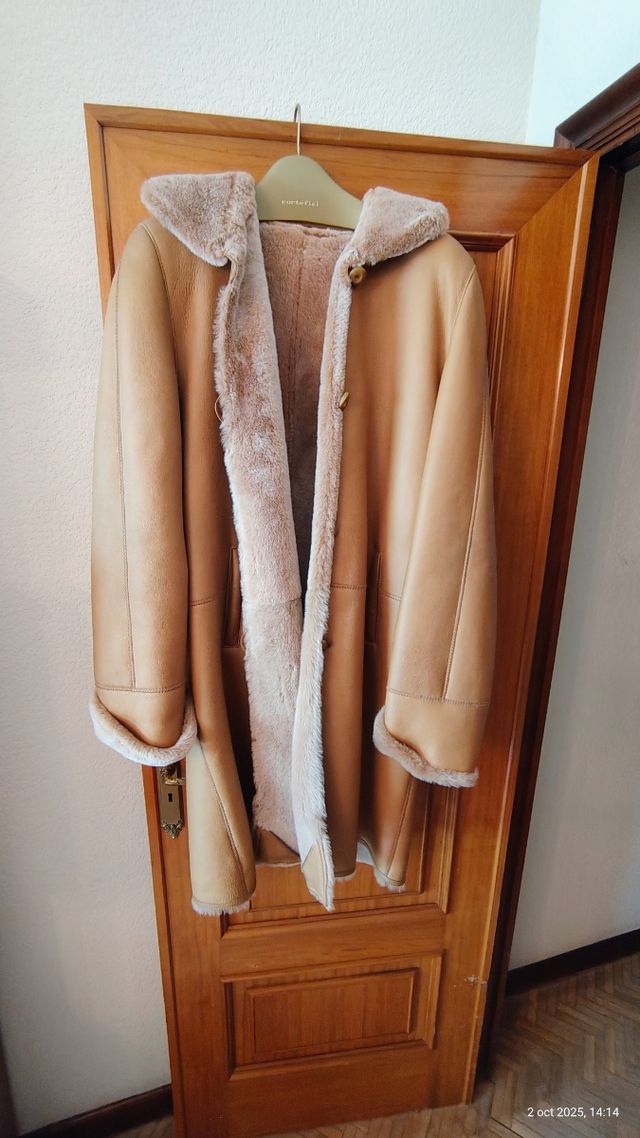 Abrigo de piel cuero