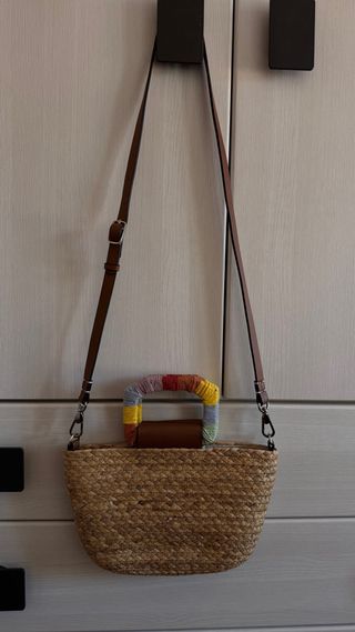 Bolso de paja con asa multicolor
