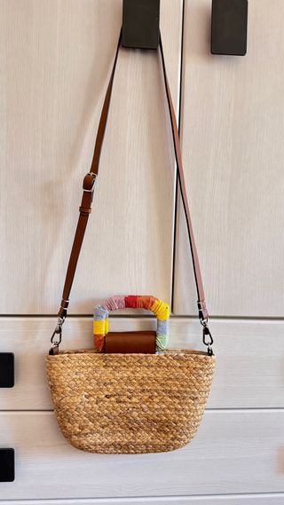Bolso de paja con asa multicolor