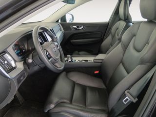 Volvo XC60 B4 2WD Plus Dark MHEV