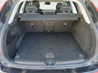 Volvo XC60 B4 2WD Plus Dark MHEV