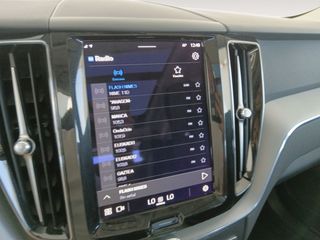 Volvo XC60 B4 2WD Plus Dark MHEV