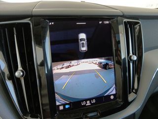 Volvo XC60 B4 2WD Plus Dark MHEV