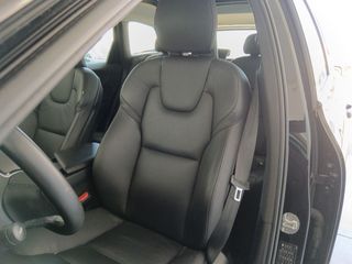 Volvo XC60 B4 2WD Plus Dark MHEV