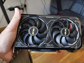 ASUS GeForce RTX 4060 Ti 8GB
Ññ