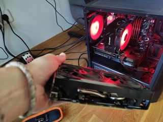 ASUS GeForce RTX 4060 Ti 8GB
Ññ