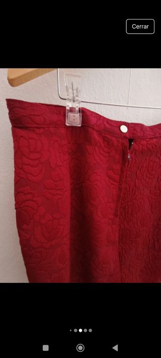 Conjunto falda y chaqueta burdeos bordada T46