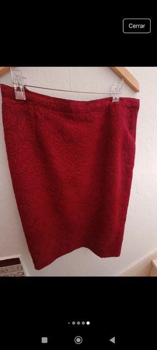 Conjunto falda y chaqueta burdeos bordada T46