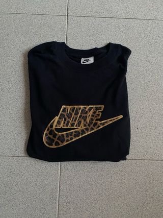 Nike T-Shirt Black Leopard Print Logo Y2K Vintage 