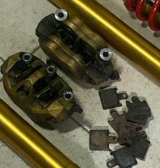 Pinzas y pastillas Kawa ZX6R