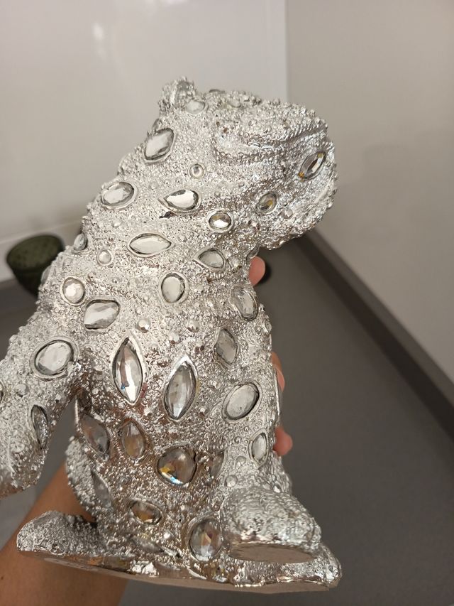 Perro decorativo plateado