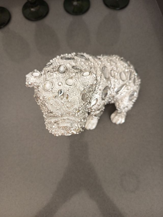 Perro decorativo plateado