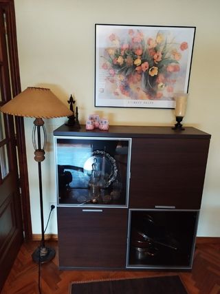 Mueble de salón modular con mesa y otra vitrina