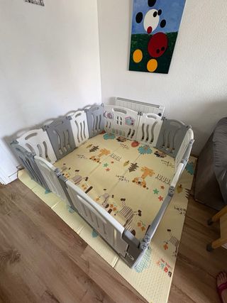 Corralito infantil con juegos