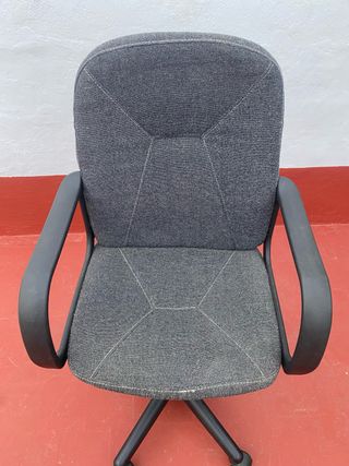 Silla de estudio gris y negra