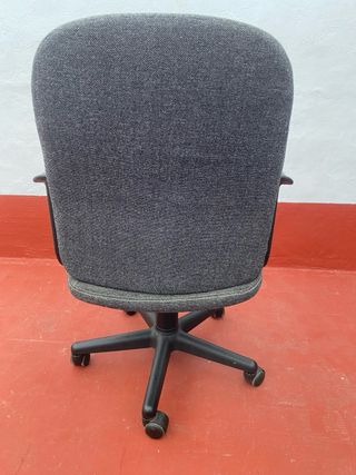 Silla de estudio gris y negra