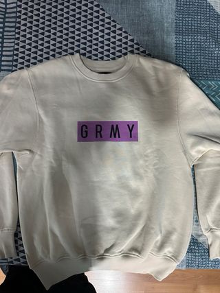 Sudadera Grimey Beige con Logo Morado
