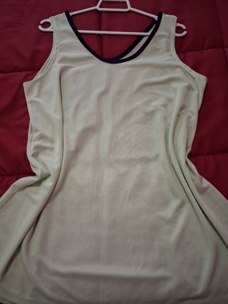 Blusa fina evase sin mangas. Amarillo  limón. 