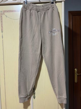 Pantalón chándal Bershka beige talla M