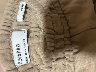 Pantalón chándal Bershka beige talla M