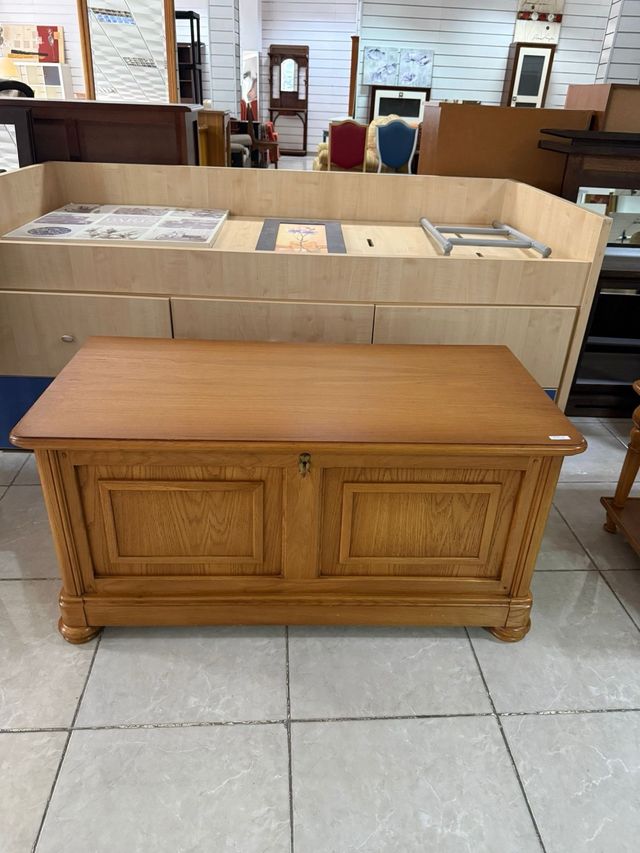 Arcón de madera maciza