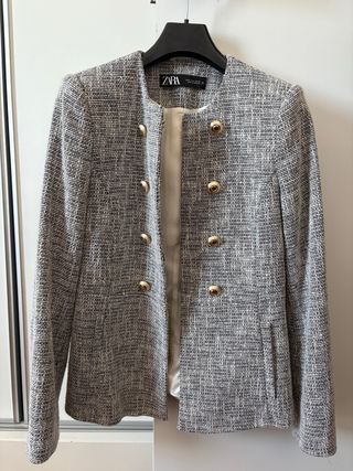 Americana Zara gris y blanca